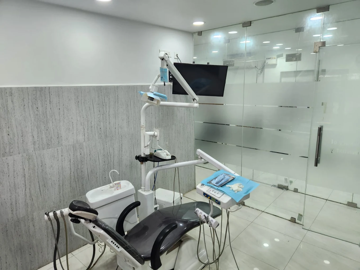 Dent1st Dental and Implant Centre Clinic Gallery